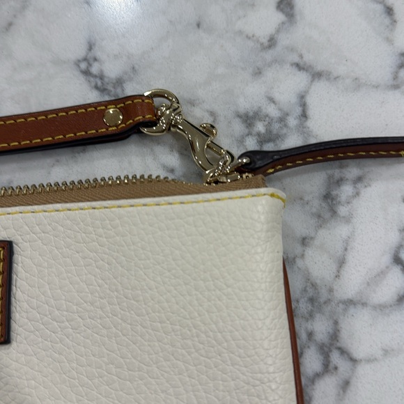 ￼New without tag Dooney and Bourke large wristlet wallet. Creamy white. - Picture 3 of 9